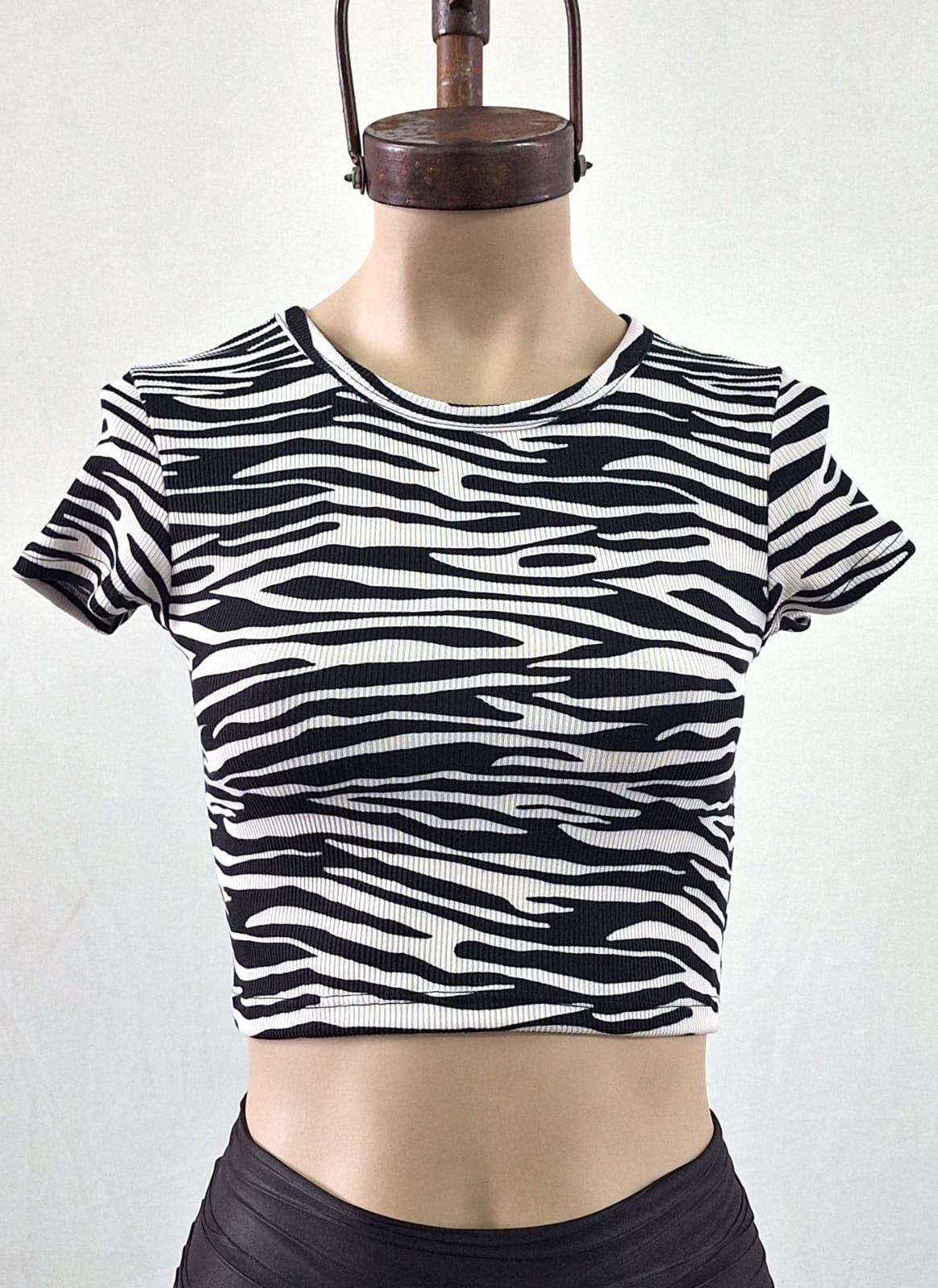 Remera top cuello U cebra morley soft