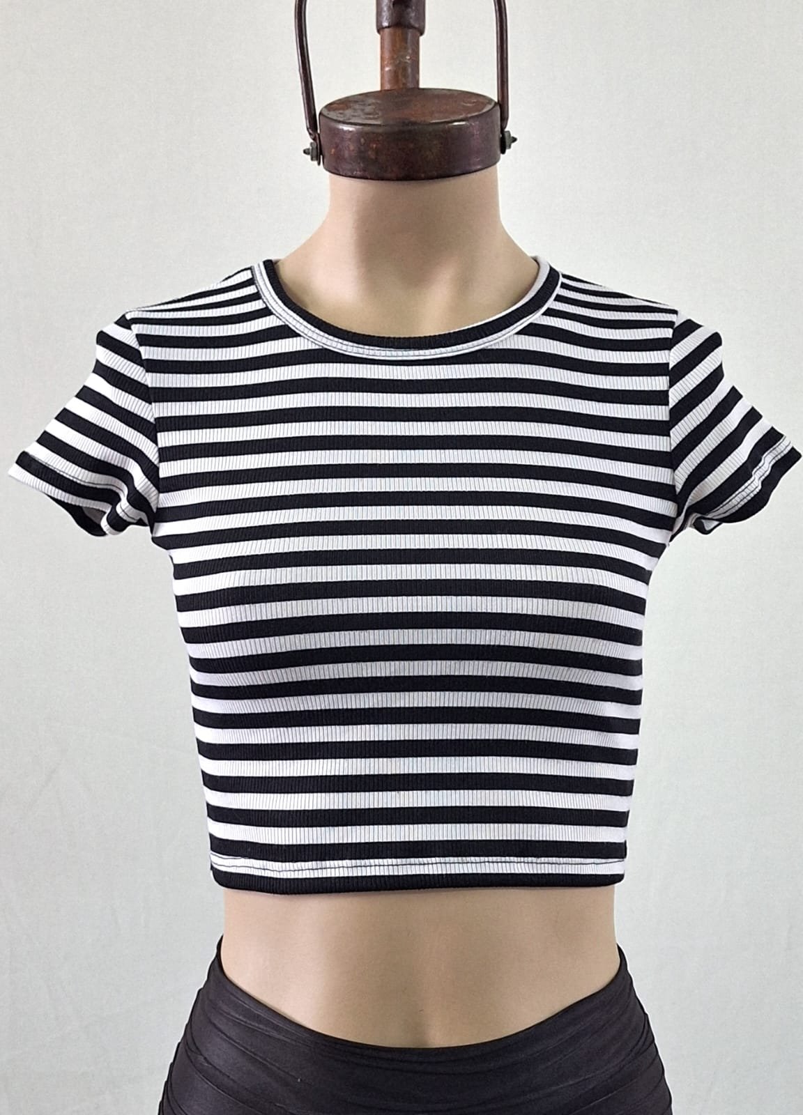 Remera top cuello U rayado morley soft